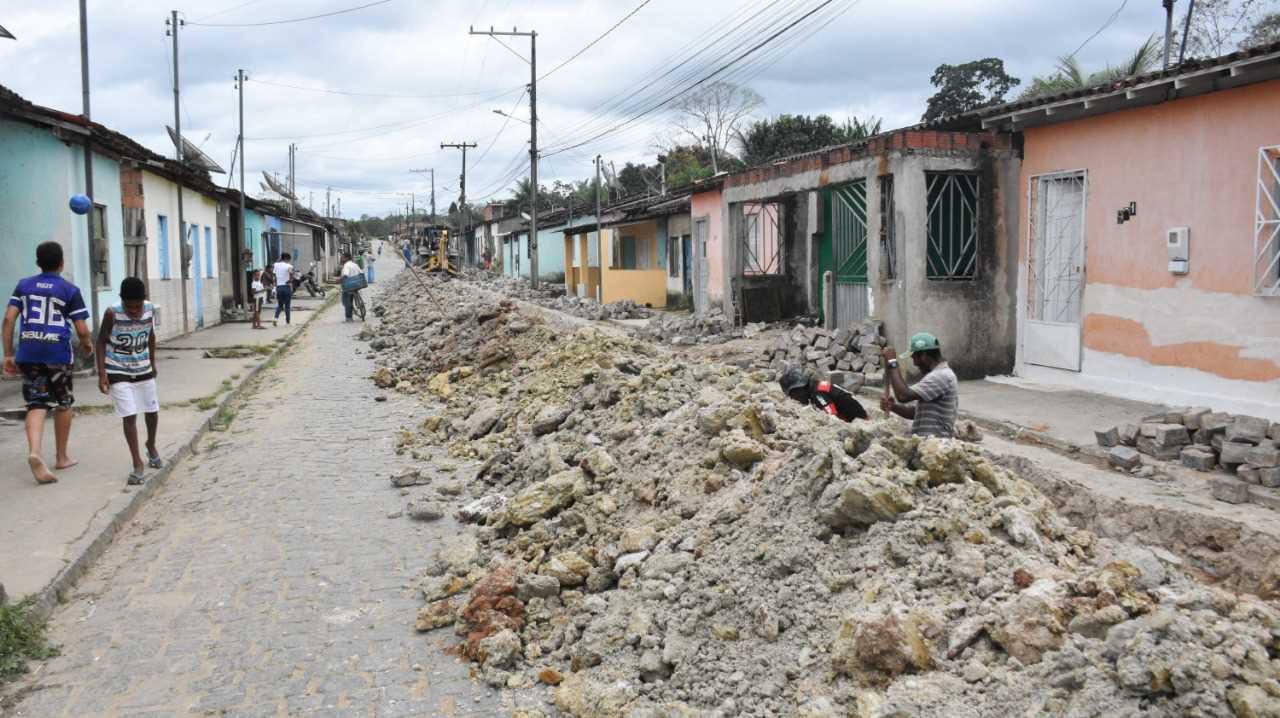 Camacã: Após 20 anos moradores das Casas Novas em Leoventura comemoram o início da obra de esgotamento sanitário
